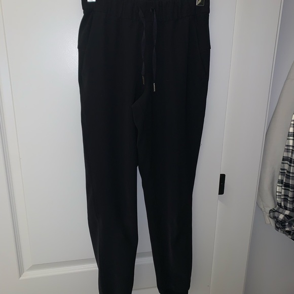 Lulu lemon mid-rise Jogger • Size 2 - Picture 2 of 3